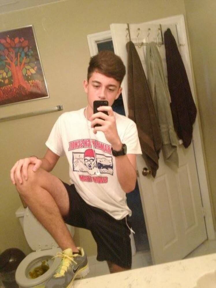 Sexy Guy Selfie Fail